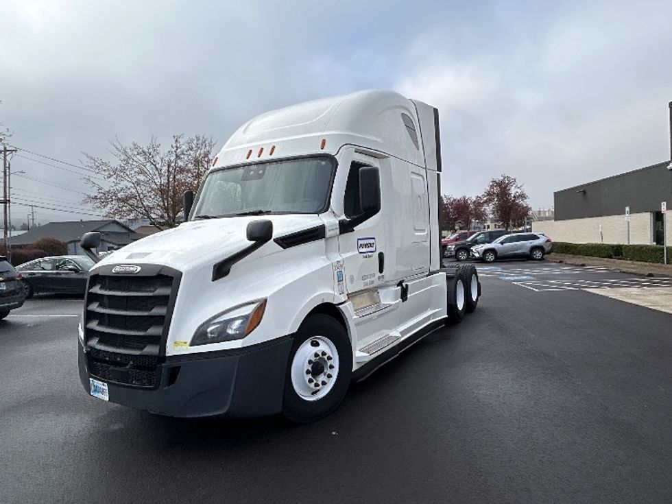 Sleeper Tractor-Heavy Duty Tractors-Freightliner-2021-T12664ST-Orlando-FL-527,479\n\t\tmiles-$ 61,000 - Image 3