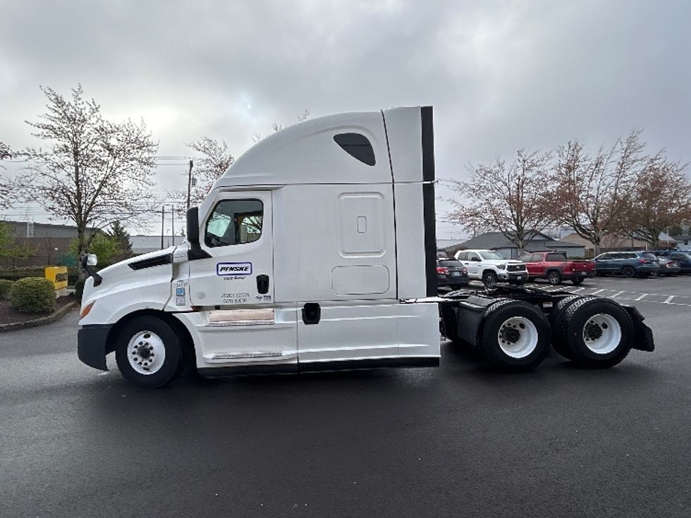 Sleeper Tractor-Heavy Duty Tractors-Freightliner-2021-T12664ST-Orlando-FL-527,479\n\t\tmiles-$ 61,000 - Image 4