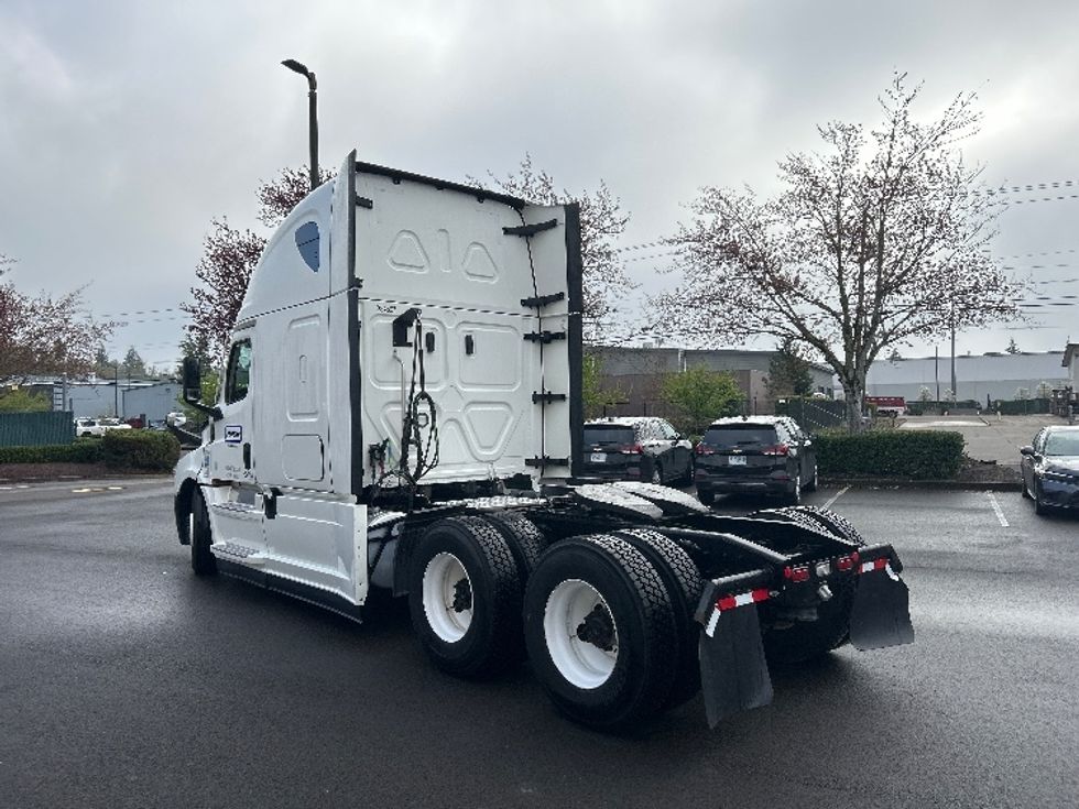 Sleeper Tractor-Heavy Duty Tractors-Freightliner-2021-T12664ST-Orlando-FL-527,479\n\t\tmiles-$ 61,000 - Image 5