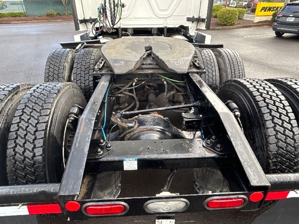 Sleeper Tractor-Heavy Duty Tractors-Freightliner-2021-T12664ST-Orlando-FL-527,479\n\t\tmiles-$ 61,000 - Image 6