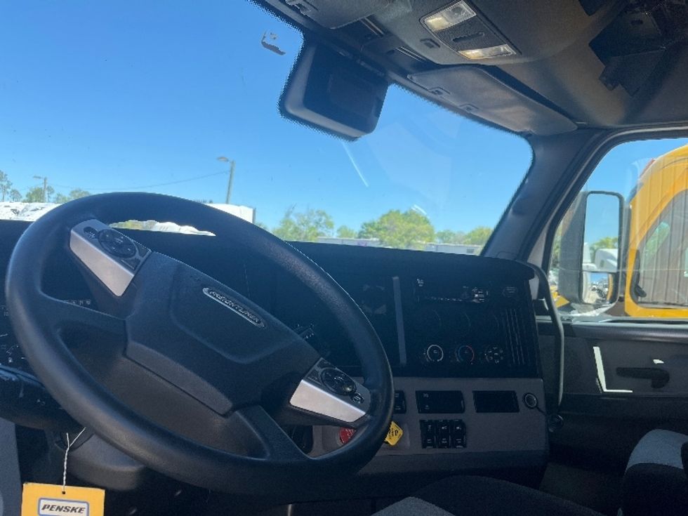 Sleeper Tractor-Heavy Duty Tractors-Freightliner-2021-T12664ST-Orlando-FL-558,873\n\t\tmiles-$ 59,250 - Image 10