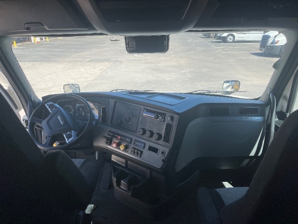 Sleeper Tractor-Heavy Duty Tractors-Freightliner-2021-T12664ST-Orlando-FL-558,873\n\t\tmiles-$ 59,250 - Image 12