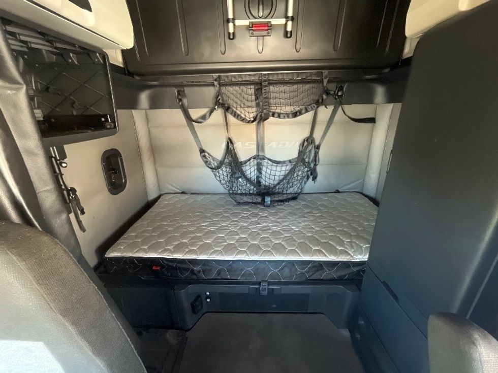 Sleeper Tractor-Heavy Duty Tractors-Freightliner-2021-T12664ST-Orlando-FL-558,873\n\t\tmiles-$ 59,250 - Image 16