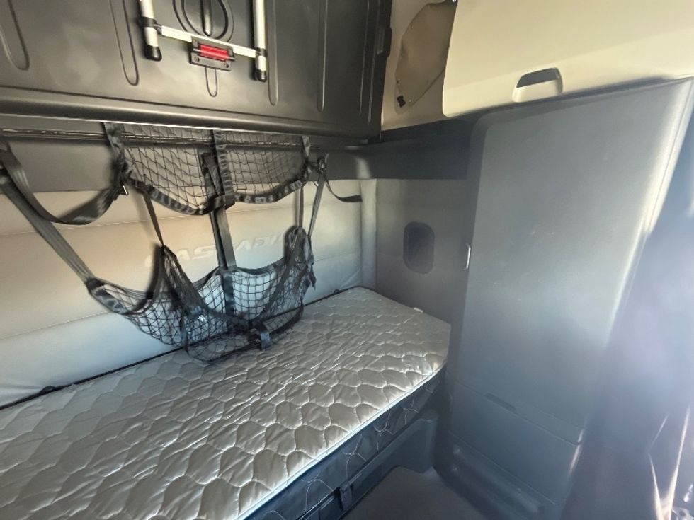 Sleeper Tractor-Heavy Duty Tractors-Freightliner-2021-T12664ST-Orlando-FL-558,873\n\t\tmiles-$ 59,250 - Image 18