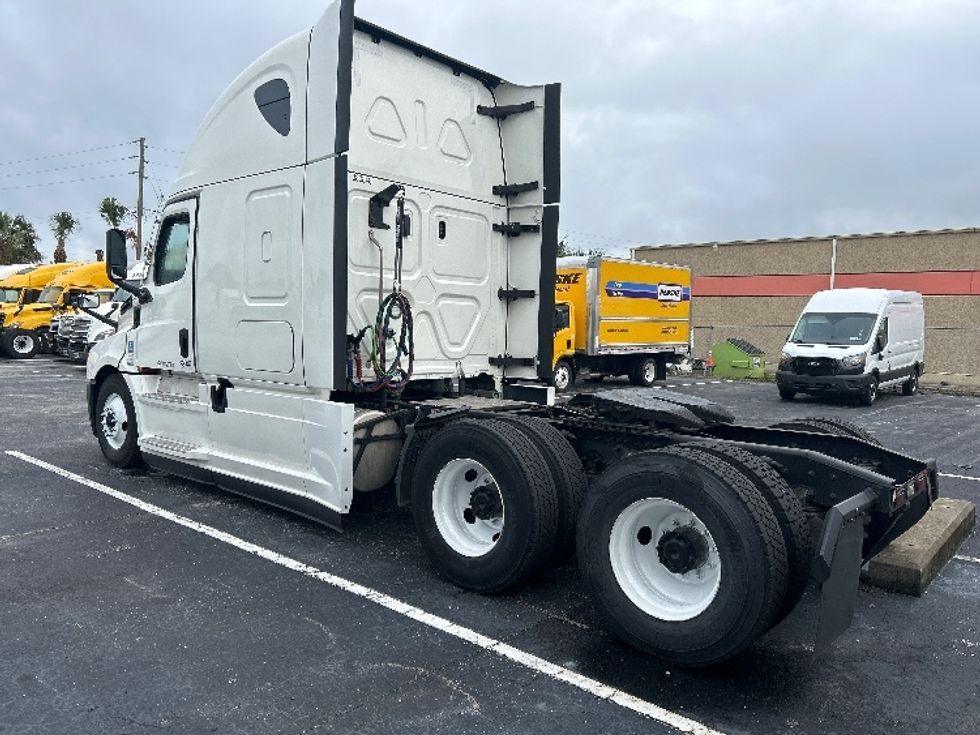 Sleeper Tractor-Heavy Duty Tractors-Freightliner-2021-T12664ST-Orlando-FL-558,873\n\t\tmiles-$ 59,250 - Image 5