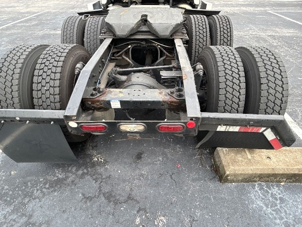 Sleeper Tractor-Heavy Duty Tractors-Freightliner-2021-T12664ST-Orlando-FL-558,873\n\t\tmiles-$ 59,250 - Image 6