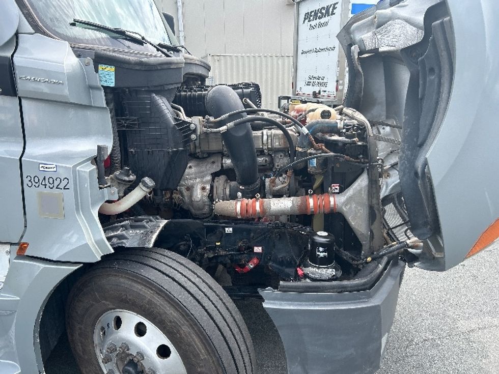 Sleeper Tractor-Heavy Duty Tractors-Freightliner-2021-T12664ST-Ottawa-ON-829,204\n\t\tkm-$ 77,000 - Image 20