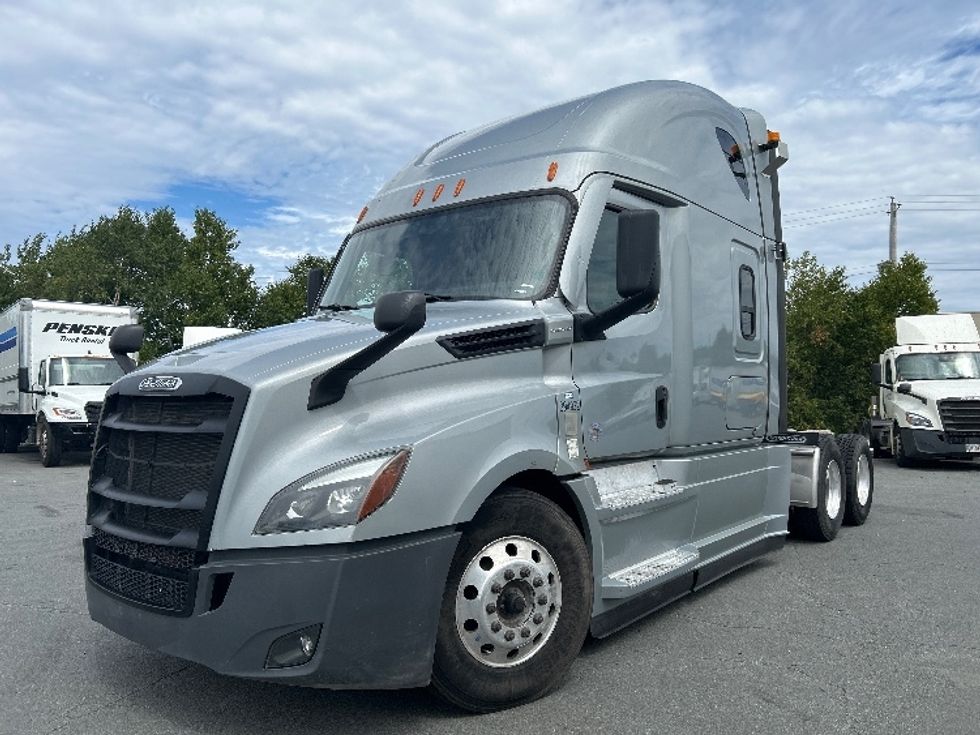 Sleeper Tractor-Heavy Duty Tractors-Freightliner-2021-T12664ST-Ottawa-ON-829,204\n\t\tkm-$ 77,000 - Image 3