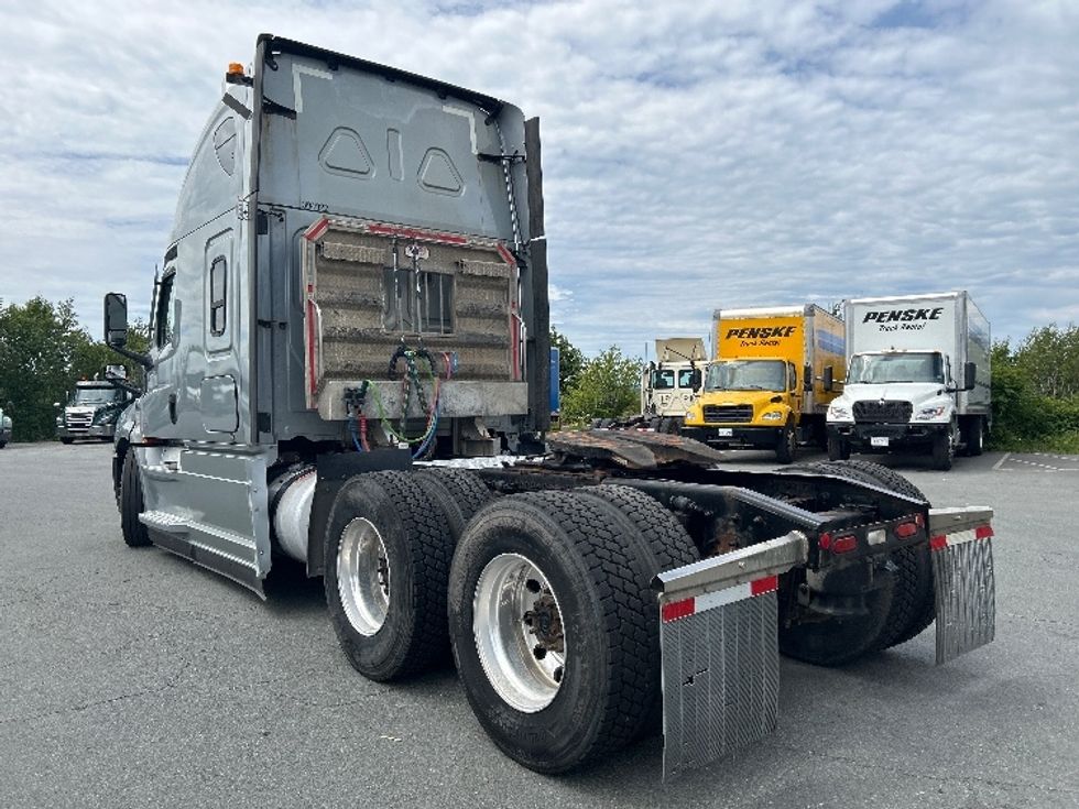 Sleeper Tractor-Heavy Duty Tractors-Freightliner-2021-T12664ST-Ottawa-ON-829,204\n\t\tkm-$ 77,000 - Image 5