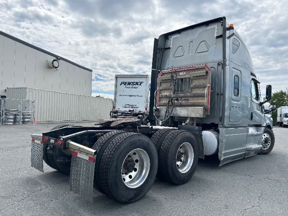 Sleeper Tractor-Heavy Duty Tractors-Freightliner-2021-T12664ST-Ottawa-ON-829,204\n\t\tkm-$ 77,000 - Image 7