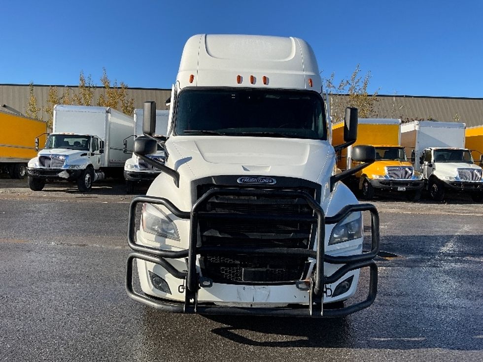Sleeper Tractor-Heavy Duty Tractors-Freightliner-2021-T12664ST-Ottawa-ON-881,973\n\t\tkm-$ 83,750 - Image 2