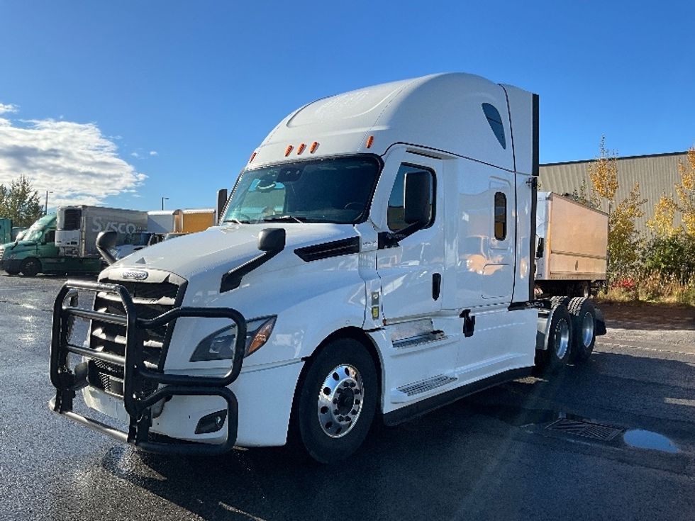 Sleeper Tractor-Heavy Duty Tractors-Freightliner-2021-T12664ST-Ottawa-ON-881,973\n\t\tkm-$ 83,750 - Image 3