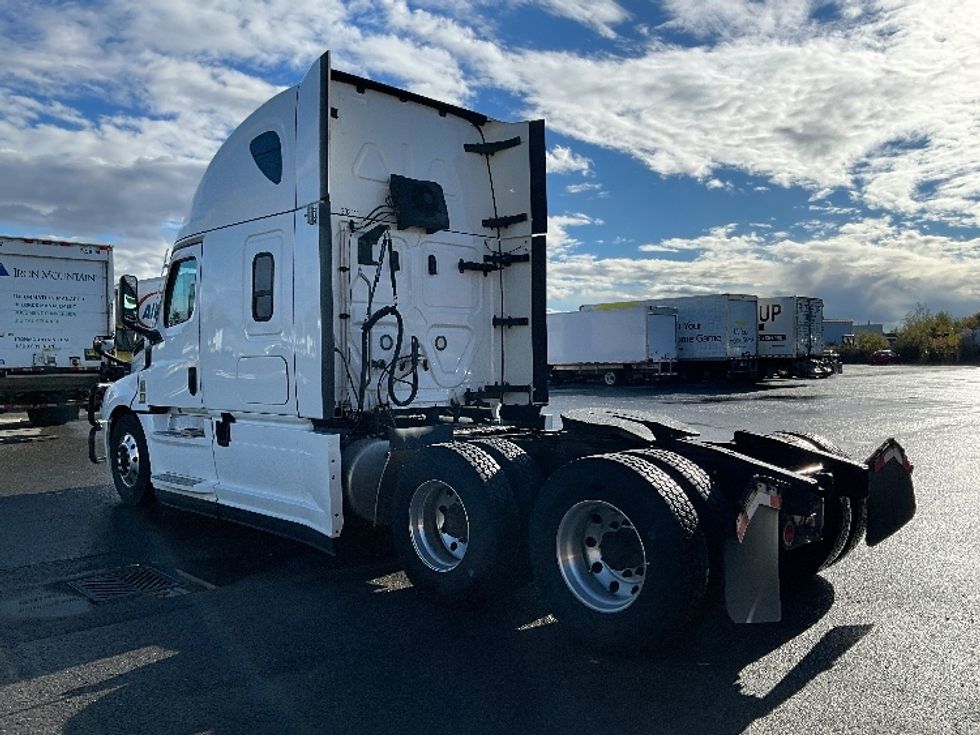Sleeper Tractor-Heavy Duty Tractors-Freightliner-2021-T12664ST-Ottawa-ON-881,973\n\t\tkm-$ 83,750 - Image 5