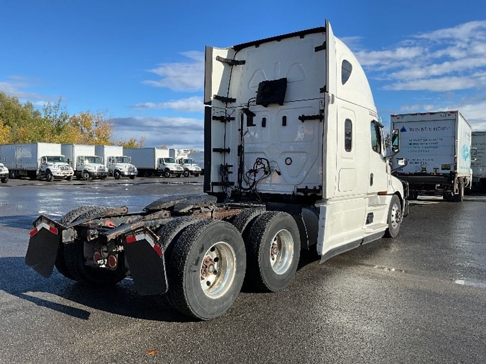 Sleeper Tractor-Heavy Duty Tractors-Freightliner-2021-T12664ST-Ottawa-ON-881,973\n\t\tkm-$ 83,750 - Image 7