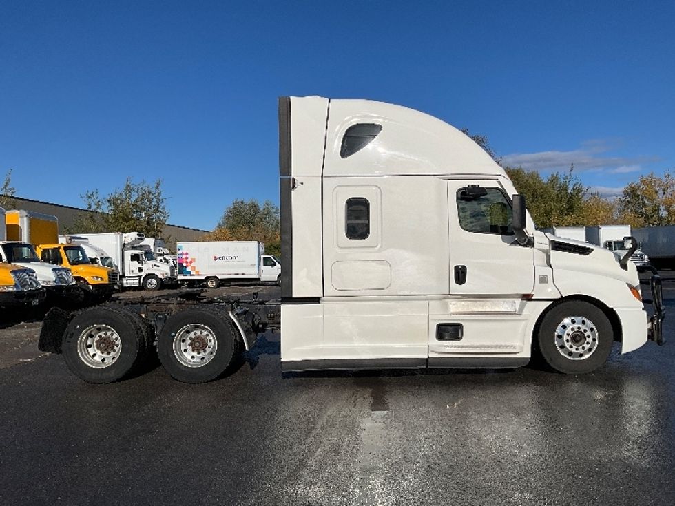 Sleeper Tractor-Heavy Duty Tractors-Freightliner-2021-T12664ST-Ottawa-ON-881,973\n\t\tkm-$ 83,750 - Image 8