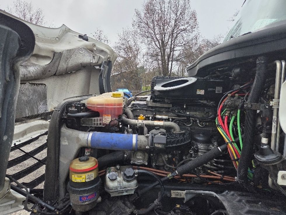 Sleeper Tractor-Heavy Duty Tractors-Freightliner-2021-T12664ST-Parkersburg-WV-506,864\n\t\tmiles-$ 61,500 - Image 18