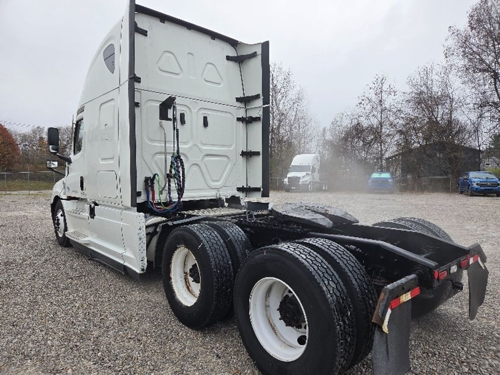Sleeper Tractor-Heavy Duty Tractors-Freightliner-2021-T12664ST-Parkersburg-WV-506,864\n\t\tmiles-$ 61,500 - Image 3