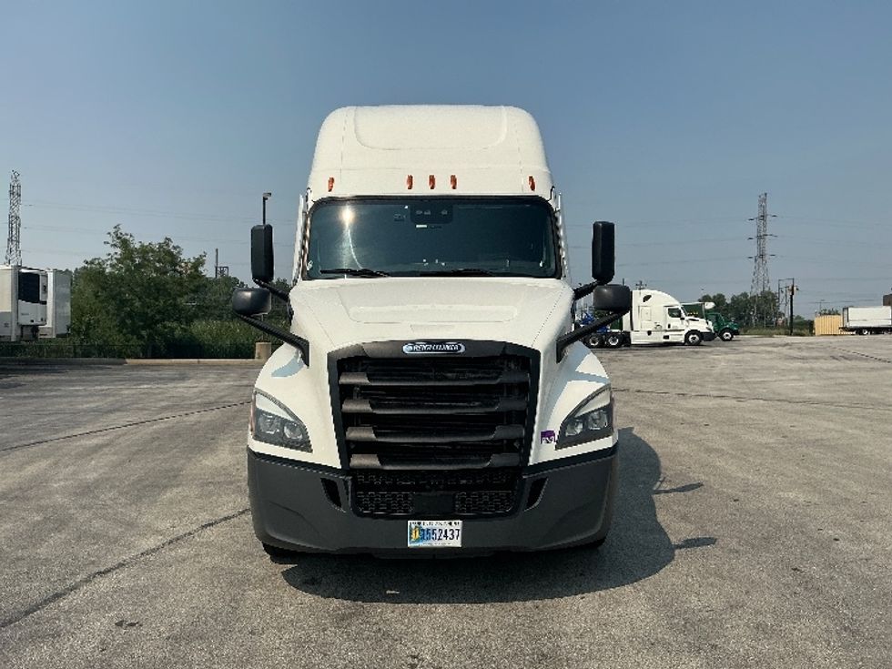 Sleeper Tractor-Heavy Duty Tractors-Freightliner-2021-T12664ST-Parsippany-NJ-474,381\n\t\tmiles-$ 65,250 - Image 2