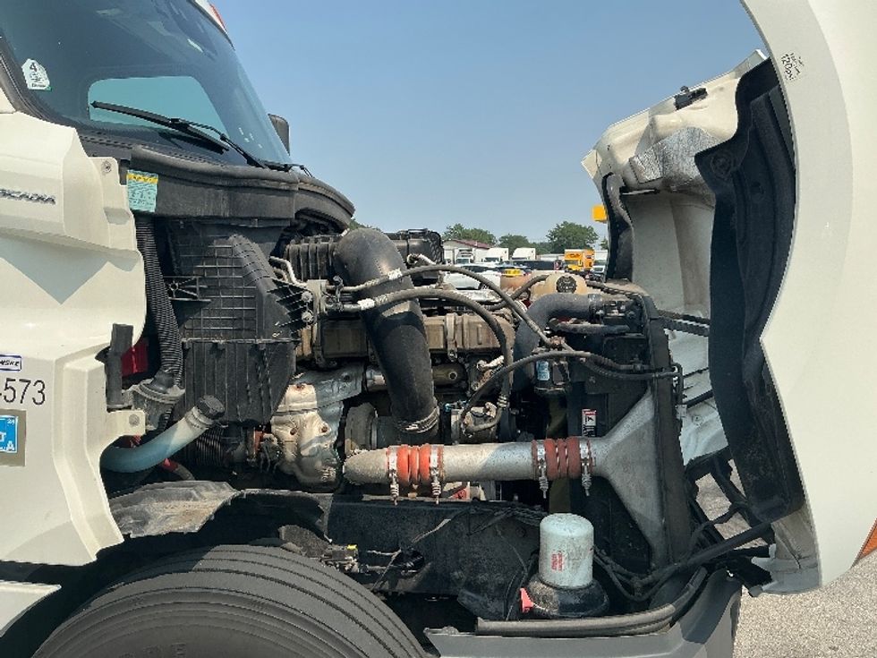 Sleeper Tractor-Heavy Duty Tractors-Freightliner-2021-T12664ST-Parsippany-NJ-474,381\n\t\tmiles-$ 65,250 - Image 20