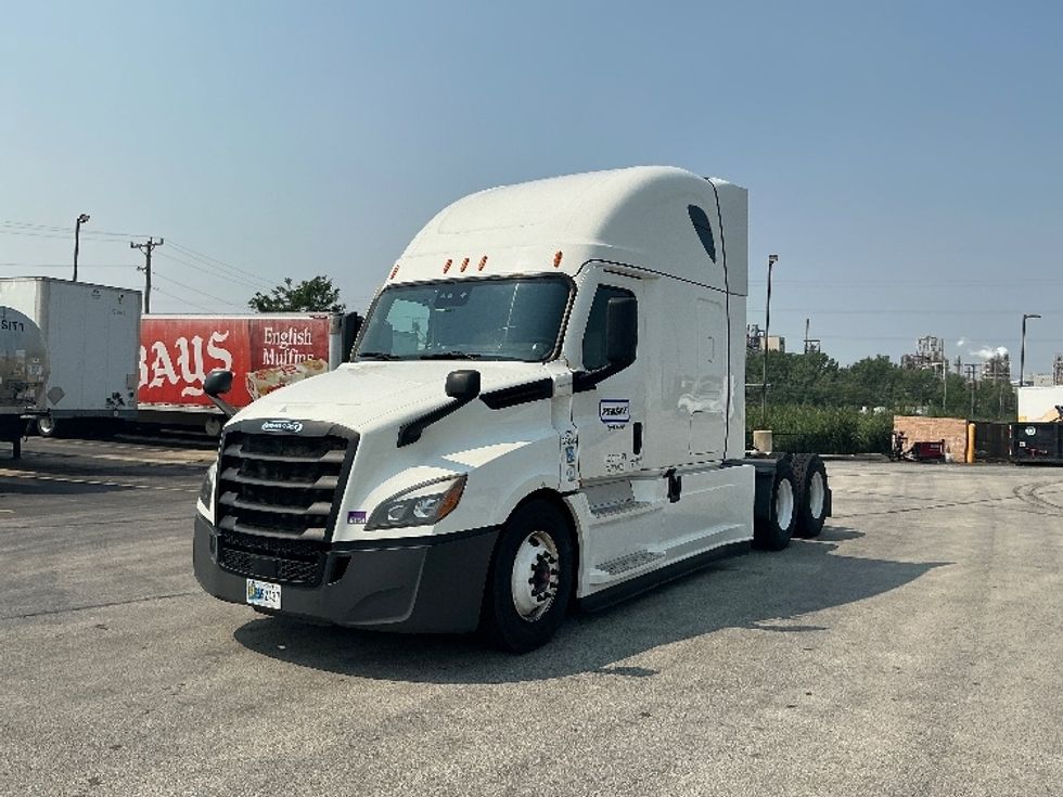 Sleeper Tractor-Heavy Duty Tractors-Freightliner-2021-T12664ST-Parsippany-NJ-474,381\n\t\tmiles-$ 65,250 - Image 3