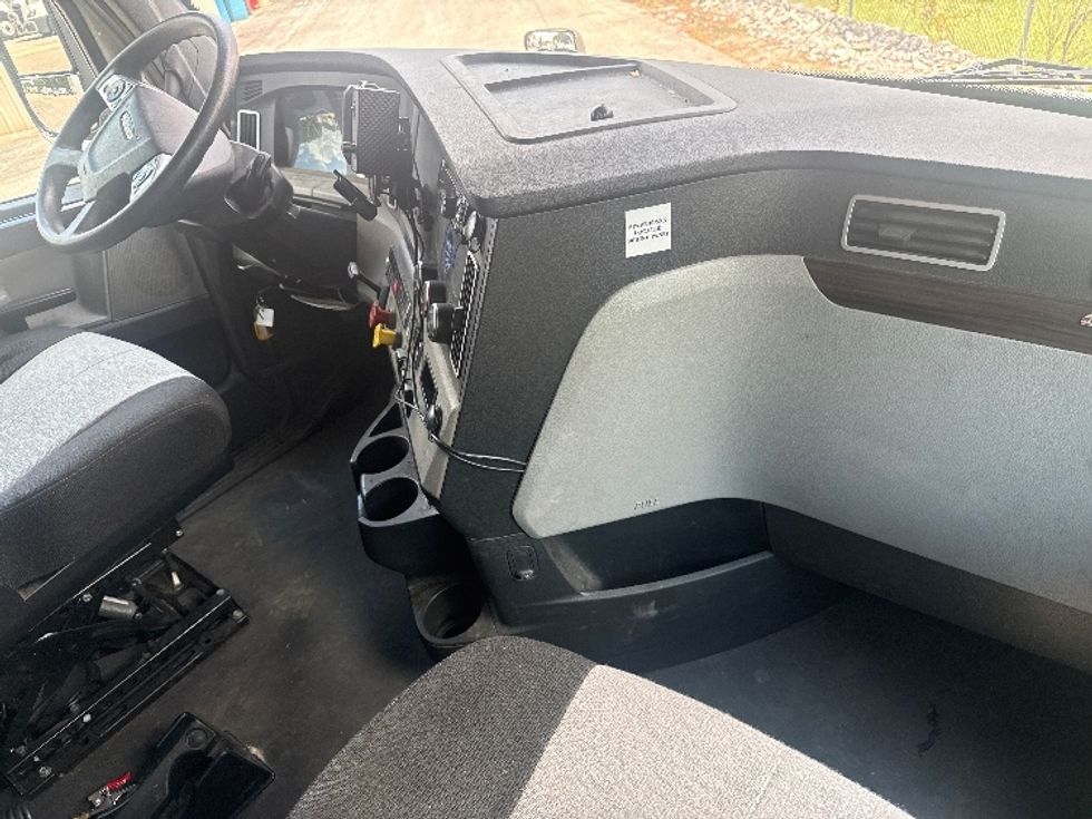 Sleeper Tractor-Heavy Duty Tractors-Freightliner-2021-T12664ST-Pell City-AL-387,358\n\t\tmiles-$ 82,250 - Image 15