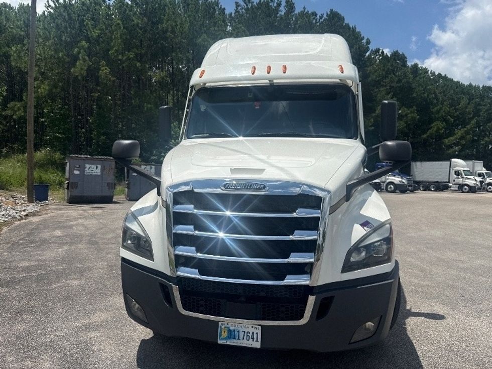 Sleeper Tractor-Heavy Duty Tractors-Freightliner-2021-T12664ST-Pell City-AL-387,358\n\t\tmiles-$ 82,250 - Image 2