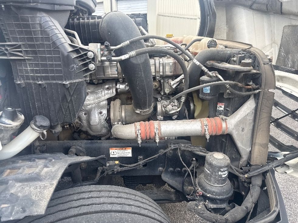Sleeper Tractor-Heavy Duty Tractors-Freightliner-2021-T12664ST-Pell City-AL-387,358\n\t\tmiles-$ 82,250 - Image 20
