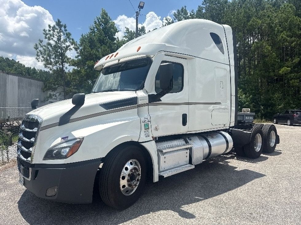 Sleeper Tractor-Heavy Duty Tractors-Freightliner-2021-T12664ST-Pell City-AL-387,358\n\t\tmiles-$ 82,250 - Image 3