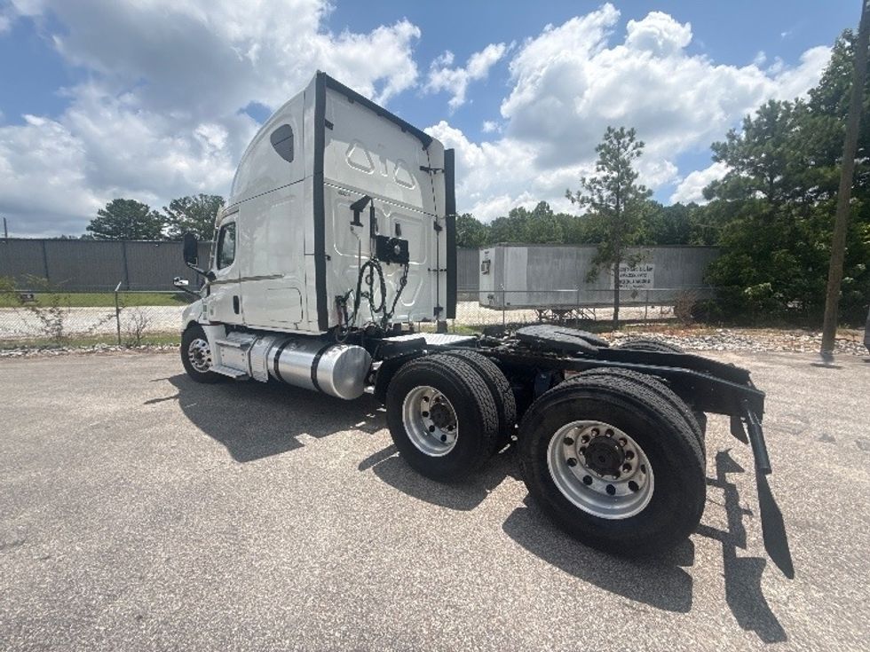 Sleeper Tractor-Heavy Duty Tractors-Freightliner-2021-T12664ST-Pell City-AL-387,358\n\t\tmiles-$ 82,250 - Image 5