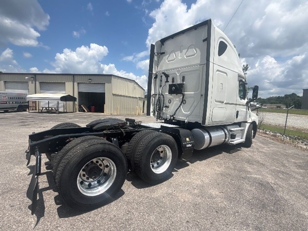Sleeper Tractor-Heavy Duty Tractors-Freightliner-2021-T12664ST-Pell City-AL-387,358\n\t\tmiles-$ 82,250 - Image 7