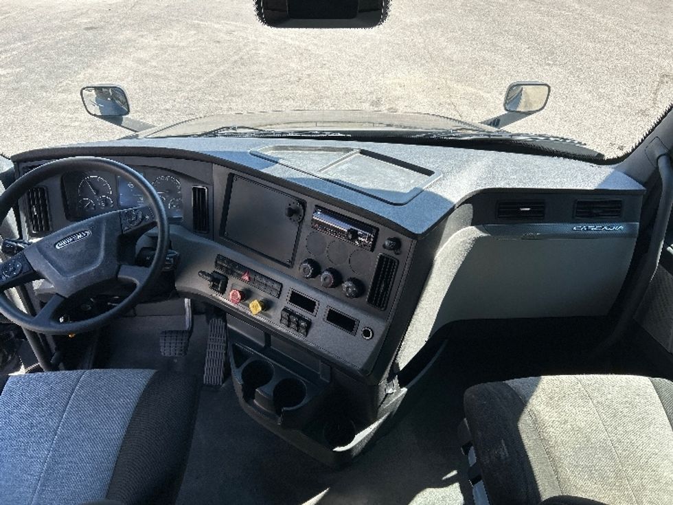 Sleeper Tractor-Heavy Duty Tractors-Freightliner-2021-T12664ST-Pell City-AL-553,805\n\t\tmiles-$ 57,250 - Image 12