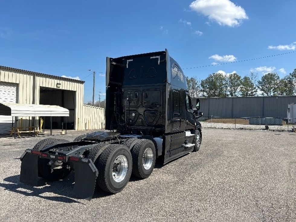 Sleeper Tractor-Heavy Duty Tractors-Freightliner-2021-T12664ST-Pell City-AL-553,805\n\t\tmiles-$ 57,250 - Image 7