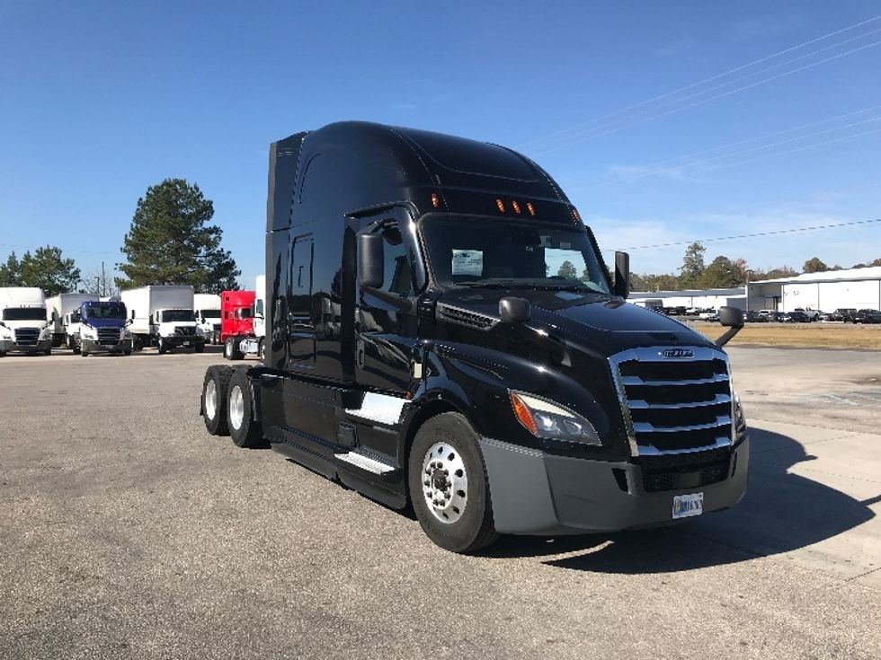 Sleeper Tractor-Heavy Duty Tractors-Freightliner-2021-T12664ST-Pell City-AL-628,267\n\t\tmiles-$ 54,250 - Image 1