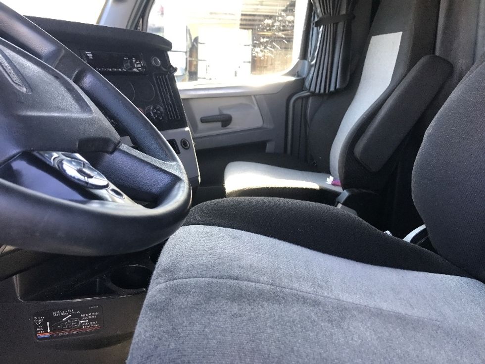 Sleeper Tractor-Heavy Duty Tractors-Freightliner-2021-T12664ST-Pell City-AL-628,267\n\t\tmiles-$ 54,250 - Image 10