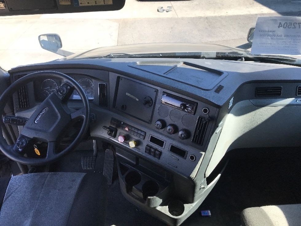 Sleeper Tractor-Heavy Duty Tractors-Freightliner-2021-T12664ST-Pell City-AL-628,267\n\t\tmiles-$ 54,250 - Image 12