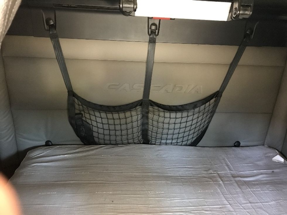 Sleeper Tractor-Heavy Duty Tractors-Freightliner-2021-T12664ST-Pell City-AL-628,267\n\t\tmiles-$ 54,250 - Image 16