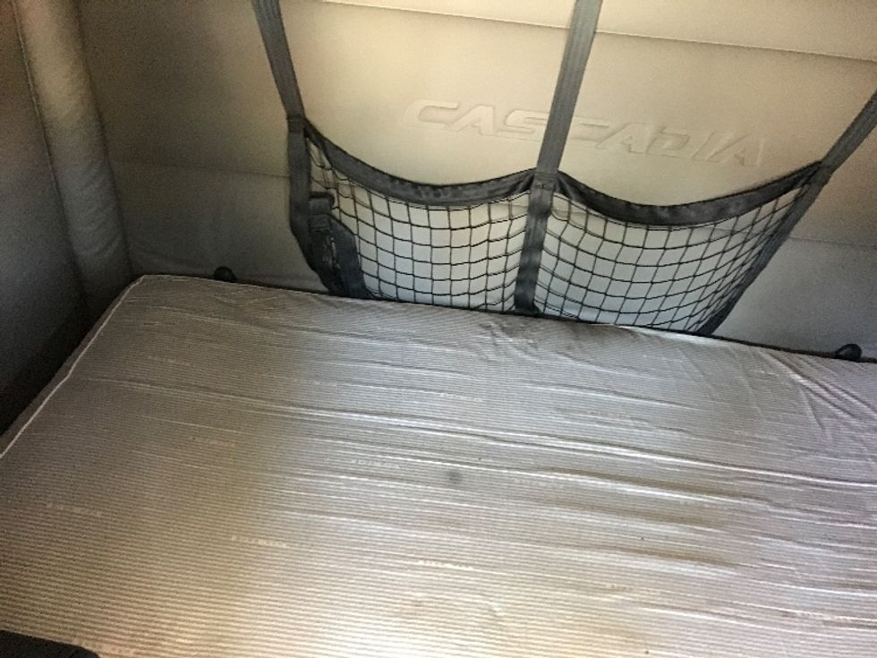 Sleeper Tractor-Heavy Duty Tractors-Freightliner-2021-T12664ST-Pell City-AL-628,267\n\t\tmiles-$ 54,250 - Image 17