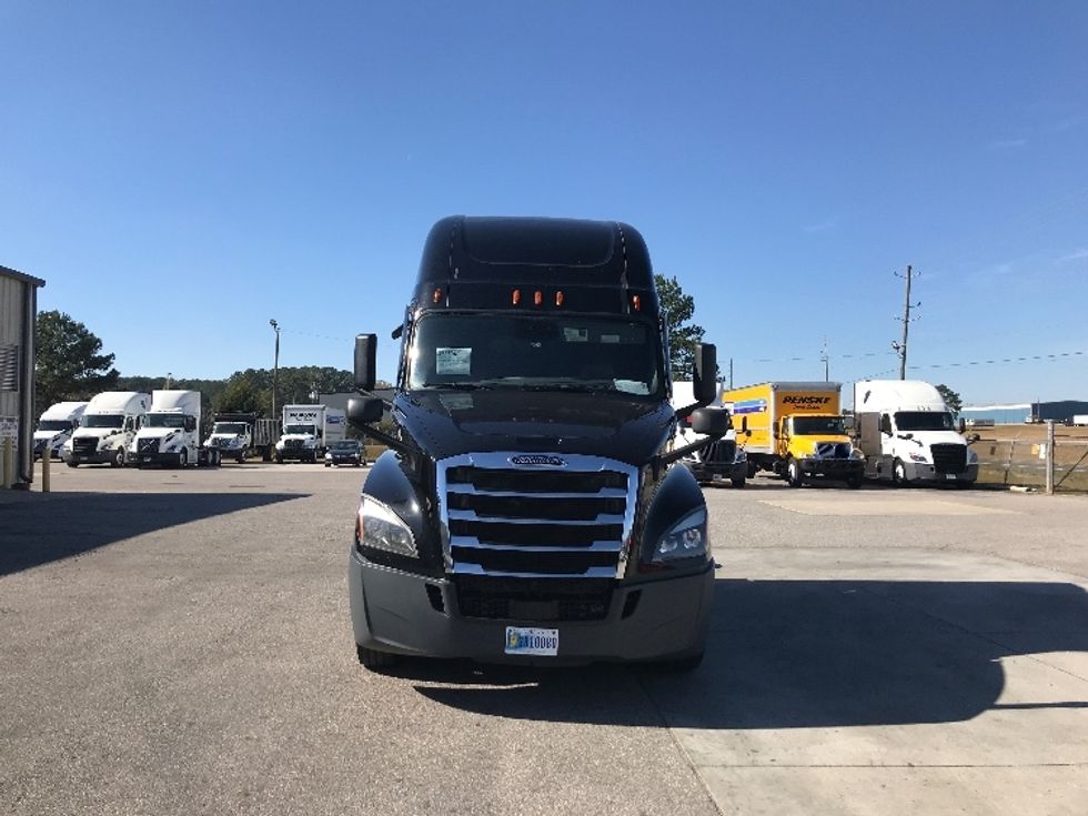 Sleeper Tractor-Heavy Duty Tractors-Freightliner-2021-T12664ST-Pell City-AL-628,267\n\t\tmiles-$ 54,250 - Image 2