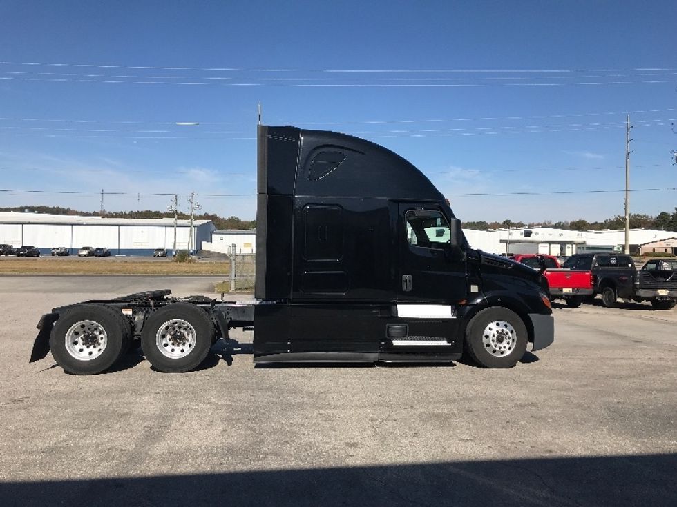 Sleeper Tractor-Heavy Duty Tractors-Freightliner-2021-T12664ST-Pell City-AL-628,267\n\t\tmiles-$ 54,250 - Image 8