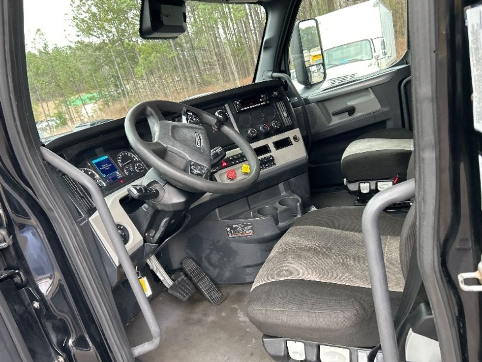 Sleeper Tractor-Heavy Duty Tractors-Freightliner-2021-T12664ST-Pell City-AL-659,000\n\t\tmiles-$ 47,750 - Image 10
