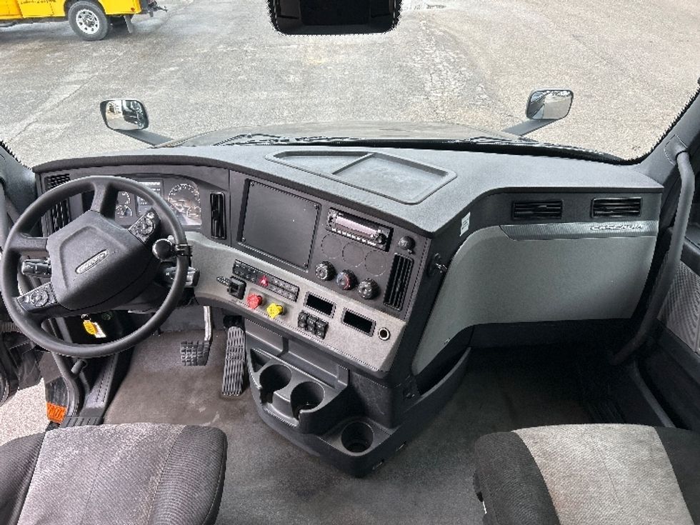 Sleeper Tractor-Heavy Duty Tractors-Freightliner-2021-T12664ST-Pell City-AL-659,000\n\t\tmiles-$ 47,750 - Image 12