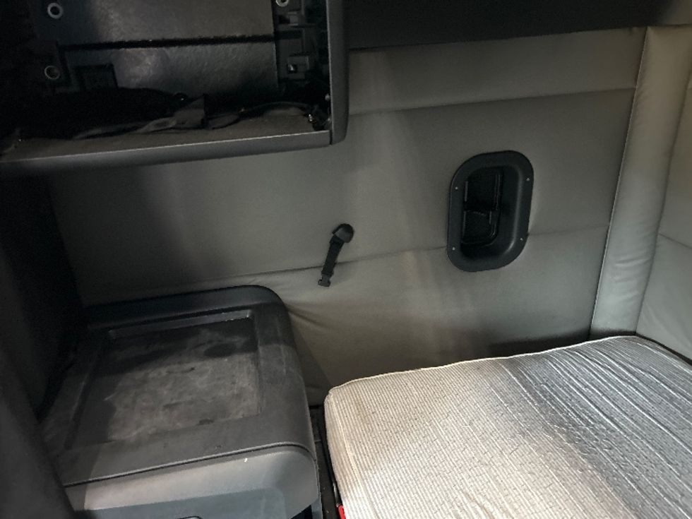 Sleeper Tractor-Heavy Duty Tractors-Freightliner-2021-T12664ST-Pell City-AL-659,000\n\t\tmiles-$ 47,750 - Image 19