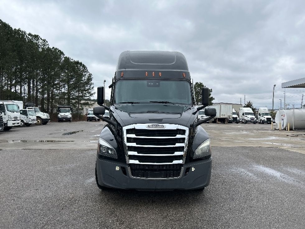 Sleeper Tractor-Heavy Duty Tractors-Freightliner-2021-T12664ST-Pell City-AL-659,000\n\t\tmiles-$ 47,750 - Image 2