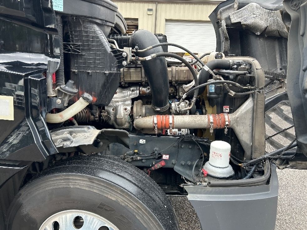 Sleeper Tractor-Heavy Duty Tractors-Freightliner-2021-T12664ST-Pell City-AL-659,000\n\t\tmiles-$ 47,750 - Image 20