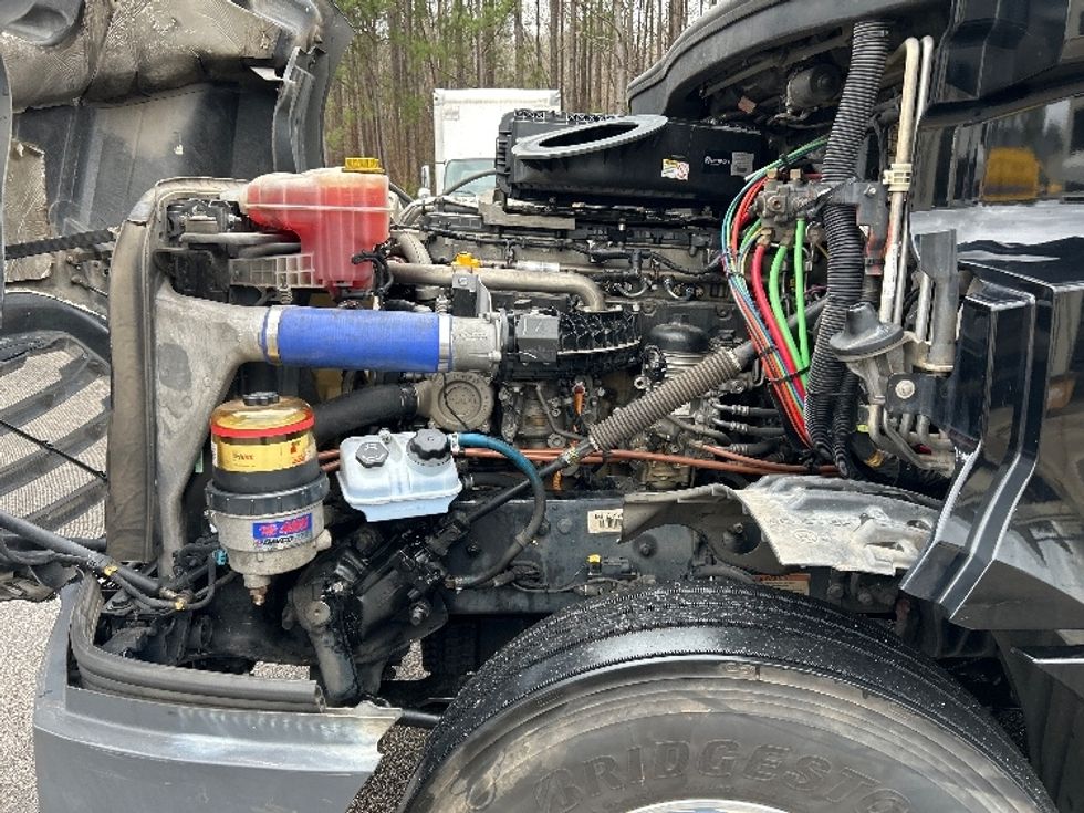 Sleeper Tractor-Heavy Duty Tractors-Freightliner-2021-T12664ST-Pell City-AL-659,000\n\t\tmiles-$ 47,750 - Image 21