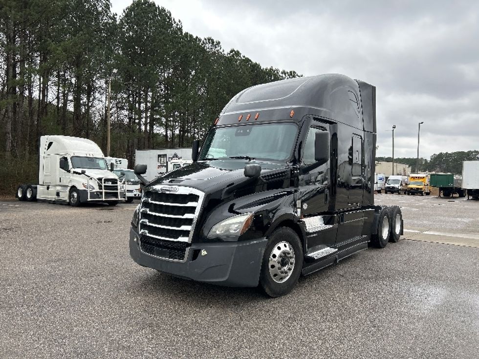 Sleeper Tractor-Heavy Duty Tractors-Freightliner-2021-T12664ST-Pell City-AL-659,000\n\t\tmiles-$ 47,750 - Image 3