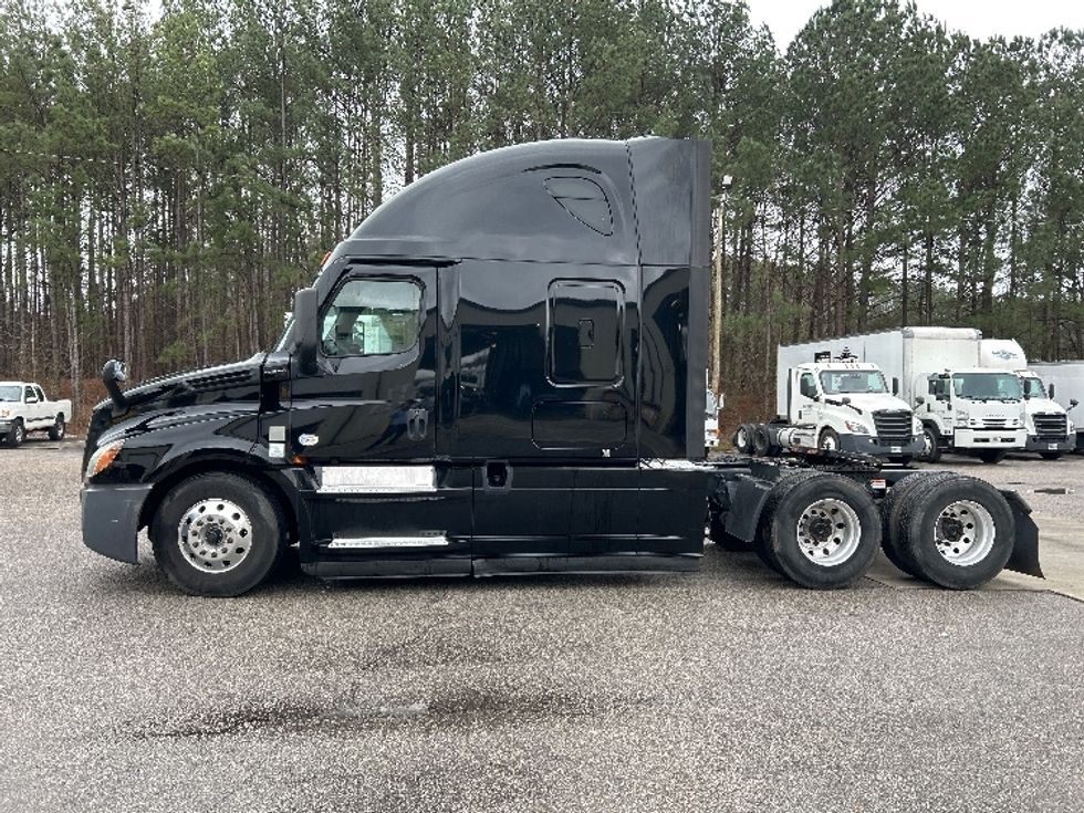 Sleeper Tractor-Heavy Duty Tractors-Freightliner-2021-T12664ST-Pell City-AL-659,000\n\t\tmiles-$ 47,750 - Image 4