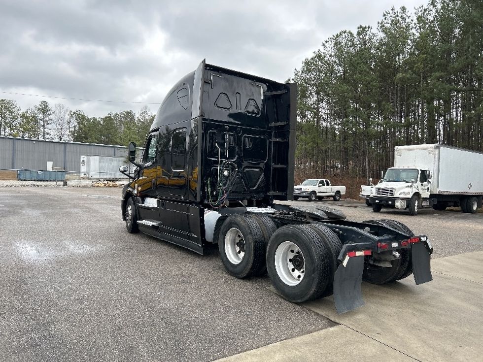 Sleeper Tractor-Heavy Duty Tractors-Freightliner-2021-T12664ST-Pell City-AL-659,000\n\t\tmiles-$ 47,750 - Image 5