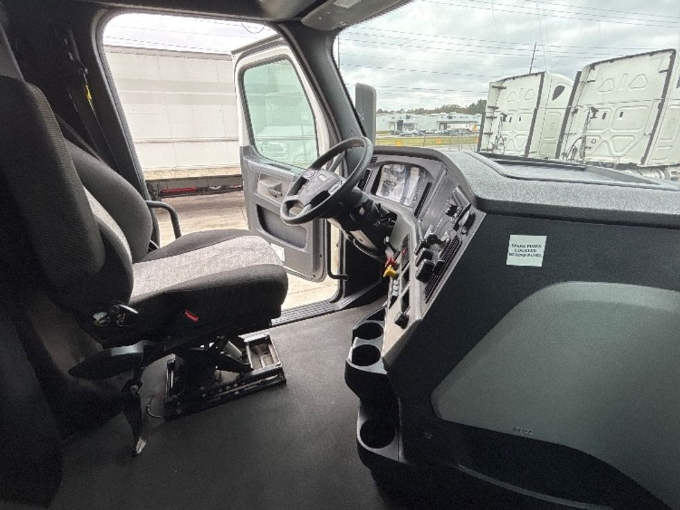 Sleeper Tractor-Heavy Duty Tractors-Freightliner-2021-T12664ST-Pell City-AL-700,278\n\t\tmiles-$ 46,250 - Image 15