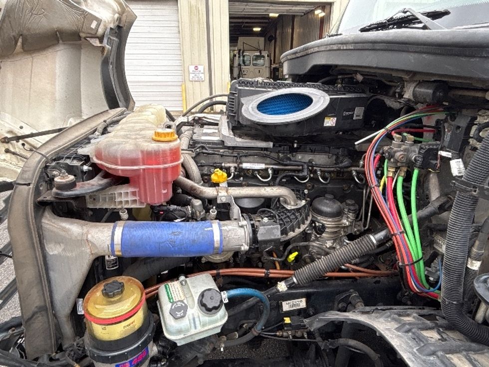 Sleeper Tractor-Heavy Duty Tractors-Freightliner-2021-T12664ST-Pell City-AL-700,278\n\t\tmiles-$ 46,250 - Image 21